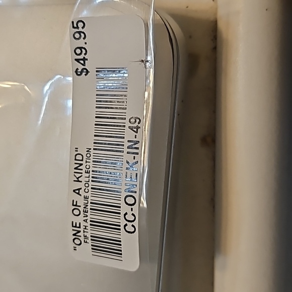 FIFTH AVENUE One of Kind Necklace - Picture 3 of 3